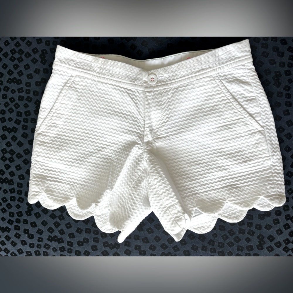 Lilly Pulitzer Buttercup Shorts in white          SIZE  000